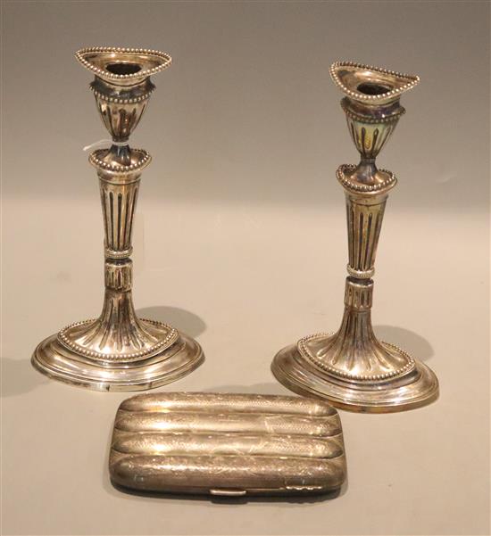 An Edwardian silver four division cigar case, Birmingham, 1906, 13.2cm, gross 5oz and a pair of white metal candlesticks